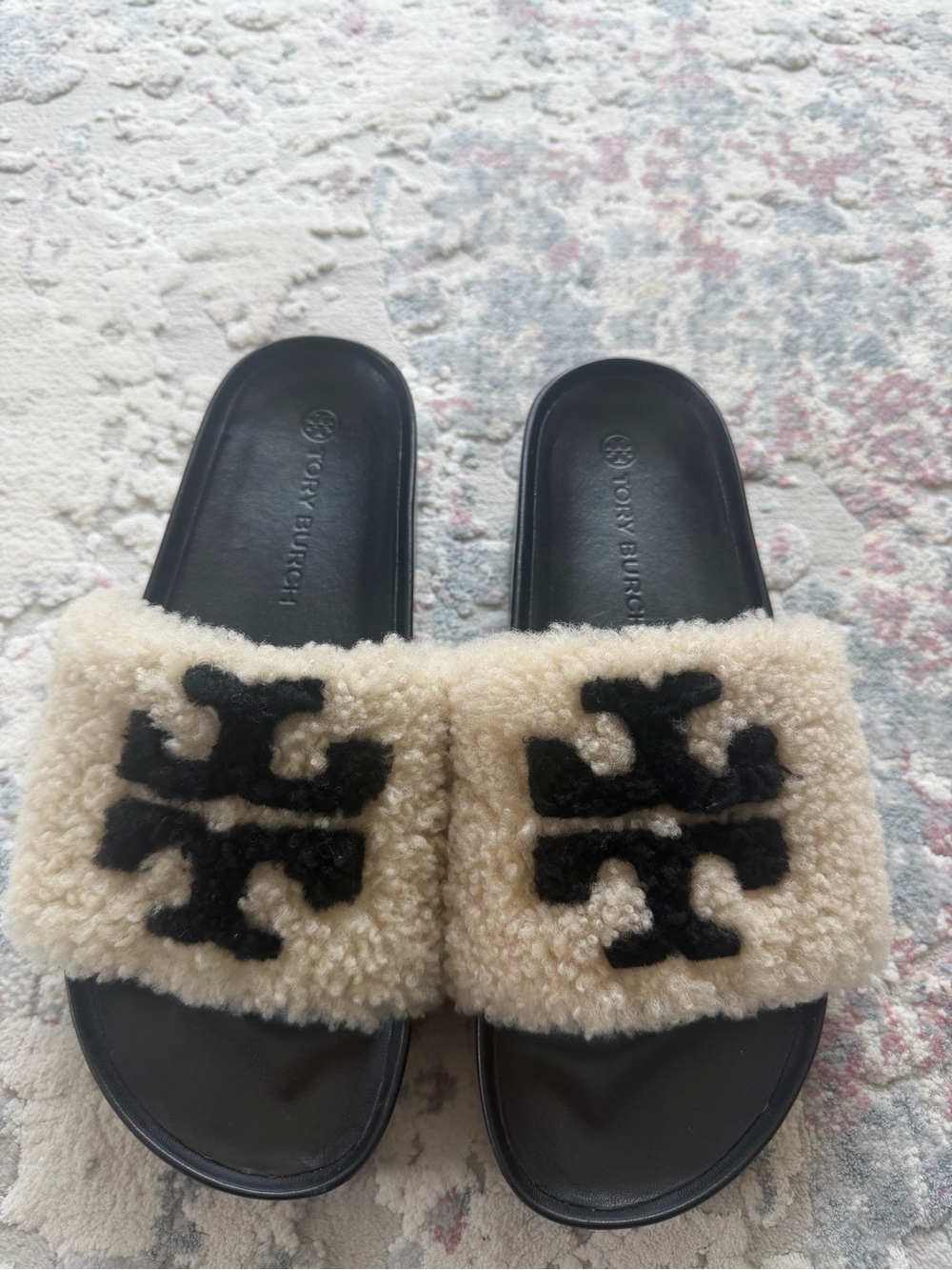 Tory Burch Cream Shearling Slides with Black Logo - Picture 2 of 6